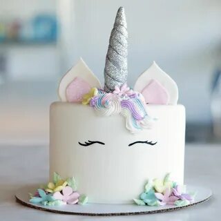 Unicorn Cake Unicorn birthday cake, Unicorn cake, Rainbow un