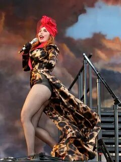 Paloma Faith sexy performs on the stage Celebs Dump