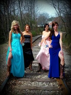 Pin by Amanda Leigh on Prom 2014 Prom poses, Country prom, P