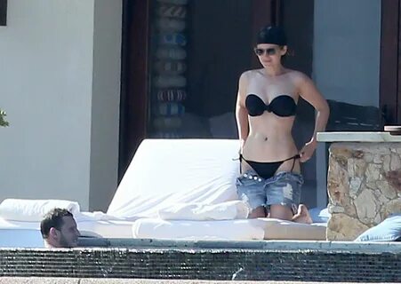 Kate Mara in Black Bikini 2016 -02 GotCeleb