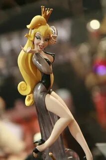 IMG_0913 - Princess Daphne statue Sideshow Collectibles Dr. 