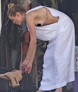 Эмбер Херд обнажает грудь во время уборки своего гаража в Ло