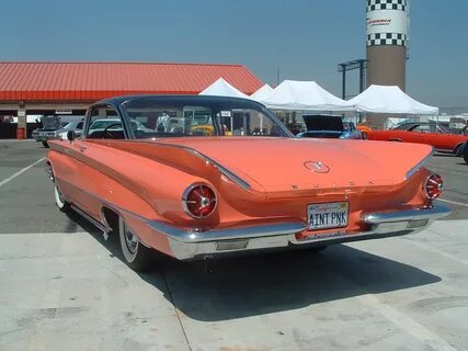 File:1961 Buick fins California license plate AINT PNK.jpg -