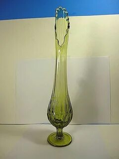 VINTAGE VIKING GLASS AVOCADO GREEN RIBBED,FOOTED SWUNG VASE 