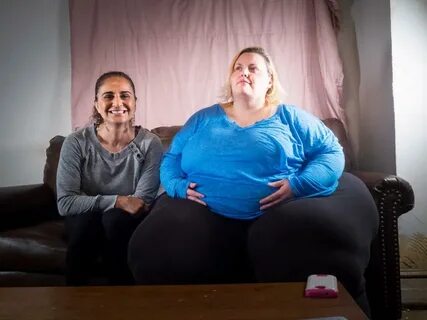 Эта женщина весит 245 килограммов, и она "отращивает" бедра 