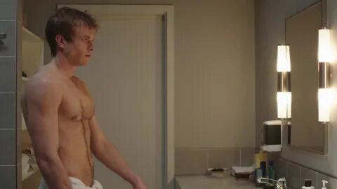 ausCAPS: Graham Rogers shirtless in Quantico 1-14 "Answer"