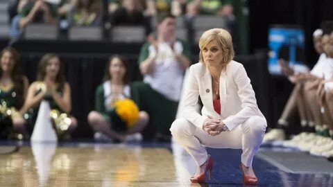 Baylor's Kim Mulkey issues tearful apology for 'choice of wo