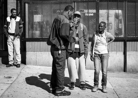 Неулыбчивая Америка: Черно-белая жизнь в бедных кварталах со