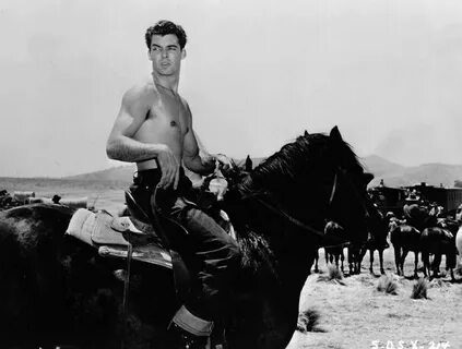 Visitors on the set Rory calhoun, Guy madison, Charles bickf