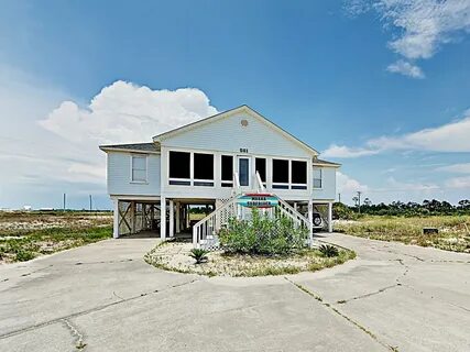 Updated Coastal Home w/ Gulf Views - Walk to Beach - Home Re