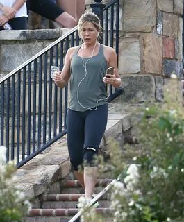 JENNIFER ANISTON in Leggings on the Set of Mothers Day in At