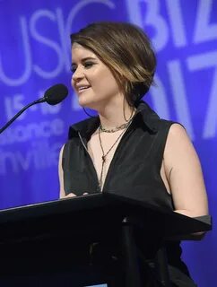 More Pics of Maren Morris Graduated Bob (6 of 19) - Short Ha