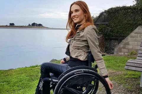 Woman in wheelchair Wheelchair women, Wheelchair fashion, Wo