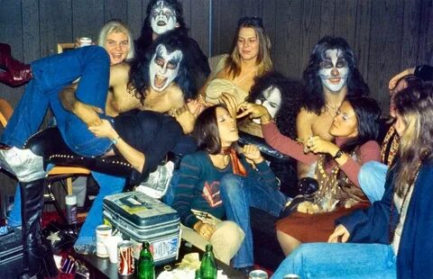 Kiss with groupies. Groupies, Band photoshoot, Kiss band