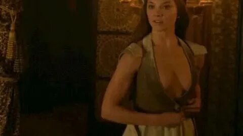 Natalie Dormer Reveal in Game Of Thrones - Porn Gif with sou