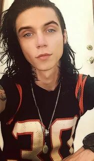 EDIT THE WORLD - Some Andy Biersack wallpapers I cropped And