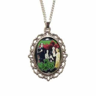Le collier de famille MUNSTERS pendentif en argent vampire E