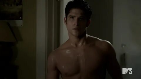 Tyler Posey as Scott McCall shirtless in Teen Wolf 2 × 11 "B