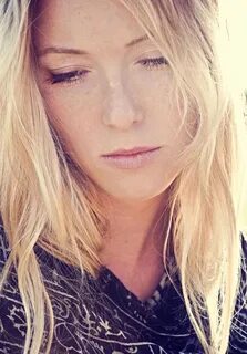 India Oxenberg Net Worth & Biography 2022 - Stunning Facts Y