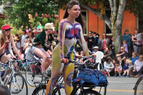 File:2017 Fremont Solstice Parade - cyclists 025.jpg - Wikim