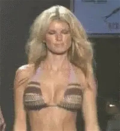 boob bounce - /gif/ - Adult GIF - 4archive.org
