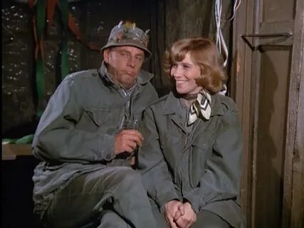 mash_caps: The Premiere M*A*S*H Screencap Archive