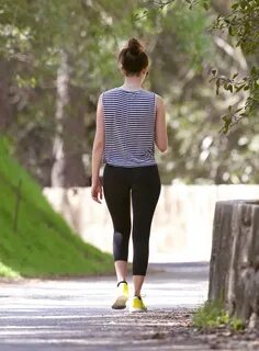 Emmy Rossum’s Booty In Leggings @ Platinum-celebs.com