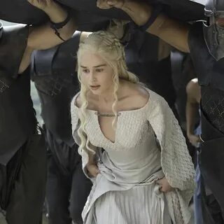 Daenerys Targaryen Game of thrones outfits, Daenerys targary