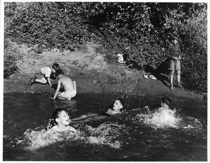 Walter Rosenblum - Swimming Hole (Charca)