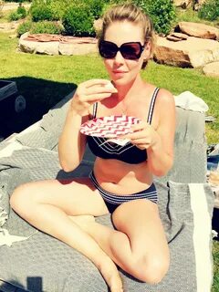 Katherine Heigl in Bikini - Social Media 03/29/2018 * CelebM