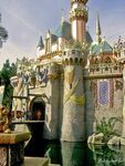 Disney Castle by Ardengrail on @DeviantArt Disney castle, Di