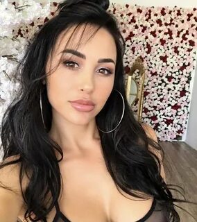 Pin by Kristiana J on Hairstyles and makeup looks Ana cheri,
