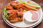 Spicy Hot Wings And Two Kinds Of Dipping Sauce Stockfoto en 