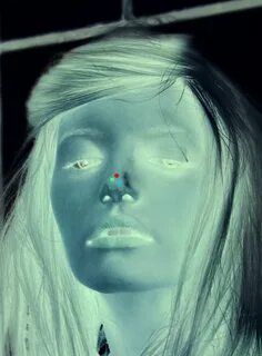 1. Stare at the red dot on the girl’s nose for 30 seconds 2.