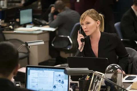 Kelli Giddish as Amanda Rollins in Law and Order: SVU - Real