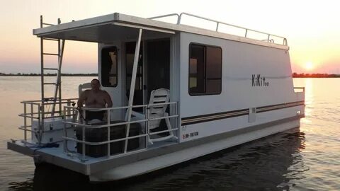 The Lil Hobo This trailerable houseboat roams wherever the w
