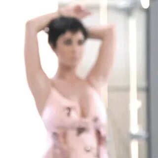 Vogue japan kris jenner is that u GIF - Buscar en GIFER