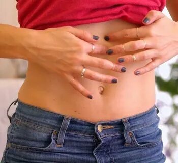 Feeling Bloated? Here's A 3-Minute Acupressure Routine To Be