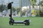 E-Scooter für zwei Personen: US-Firma entwickelt Tandem-Roll