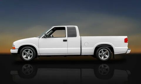 2003 Chevrolet S-10 Extended Cab Pickup Truck - Profile Phot