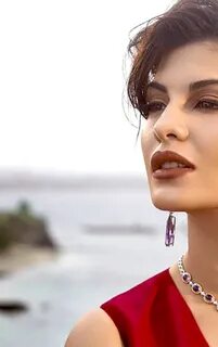 840x1336 Jacqueline Fernandez Lips Pics 840x1336 Resolution 