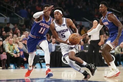 Fox y Hield conducen a Kings a paliza sobre Knicks AP News