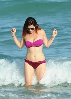 Jessica Sutta in Bikini on Miami Beach - HawtCelebs
