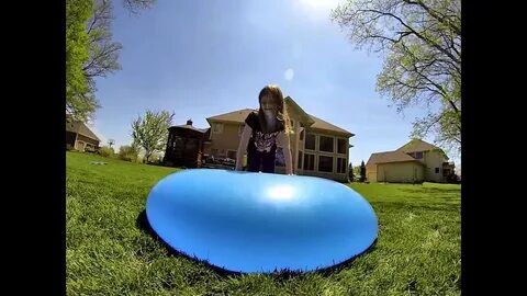 Fun with big water balloons - YouTube