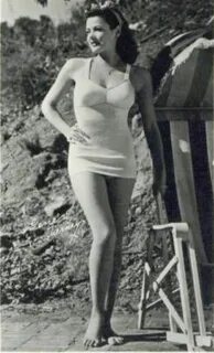 Gene Tierney Gene tierney, Classic actresses, Vintage swimwe