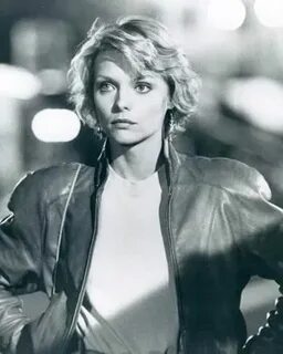 🖤 #shoulderpads #eighties #michellepfeiffer #flairstyle Mich