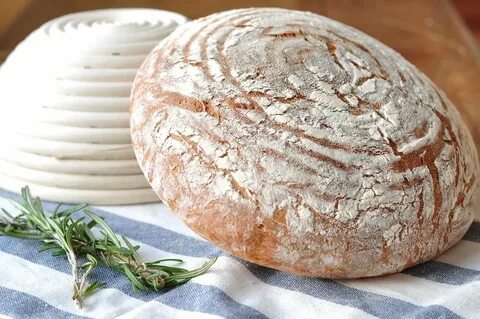 Quick rosemary bread for Easter bitterbaker.com Tasty bread 