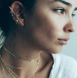 16 Ways to Wear Multiple Earrings Like a Pro (aka Zoë Kravit