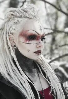 Pin by Amaposa on makeup Warrior makeup, Witch makeup, Vikin