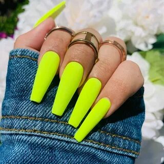 Neon Yellow Nails Yellow nails, Neon acrylic nails, Green na